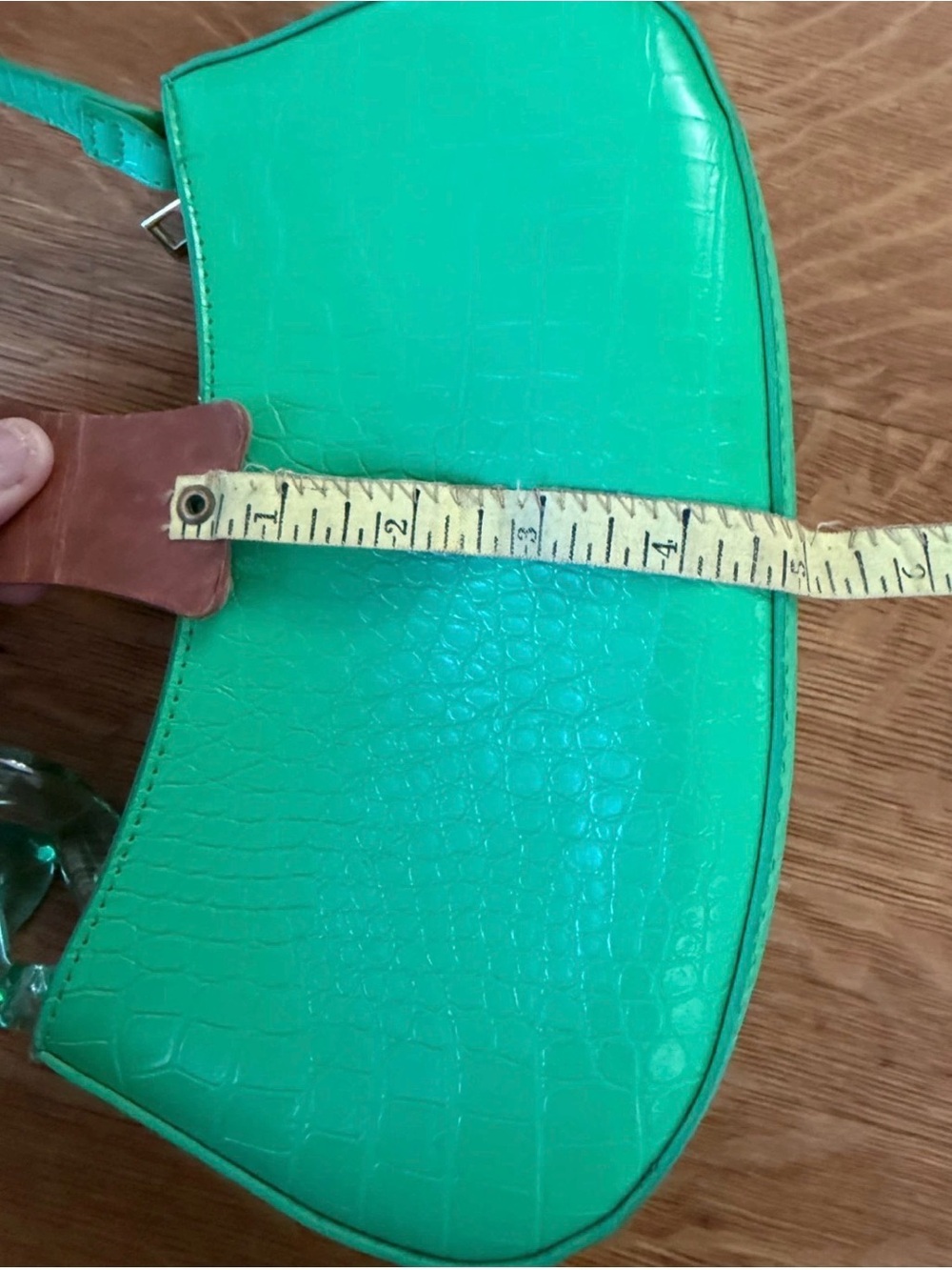 Croc-Embossed Green Shoulder Bag with Sculpted Chain Accent - Picture 9 of 12